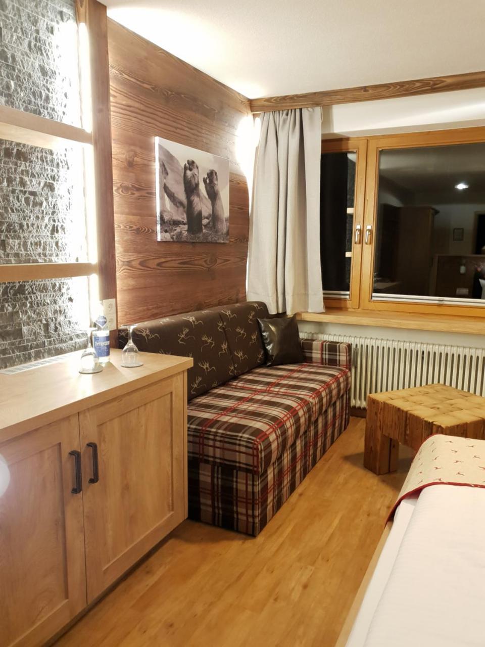 Hotel Lustiger Hirsch Akams Zewnętrze zdjęcie