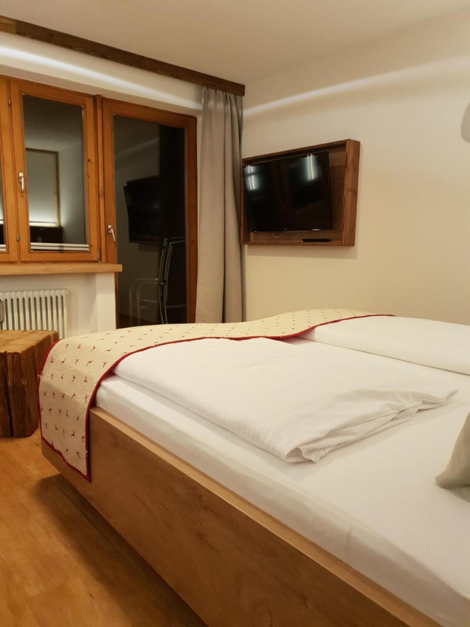 Hotel Lustiger Hirsch Akams Zewnętrze zdjęcie